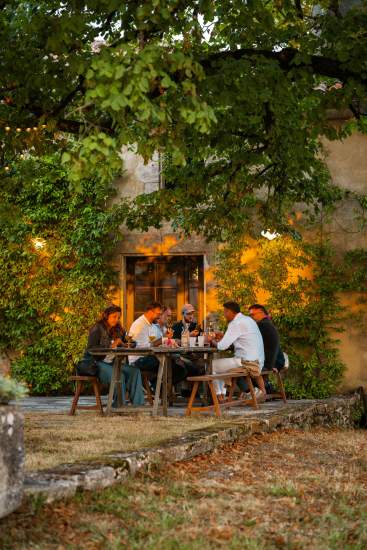 La terrasse avec vue sur les vignes du restaurant La Chapelle de Guiraud