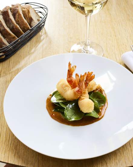 Les crevettes sauvages sauce cajun du restaurant La Chapelle de Guiraud à Sauternes
